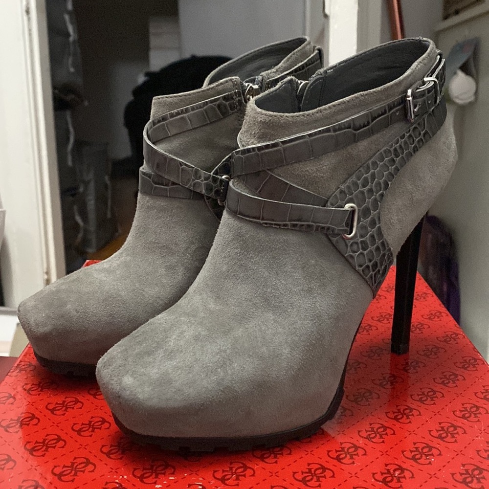 Guess Heels - Picture 2 of 7